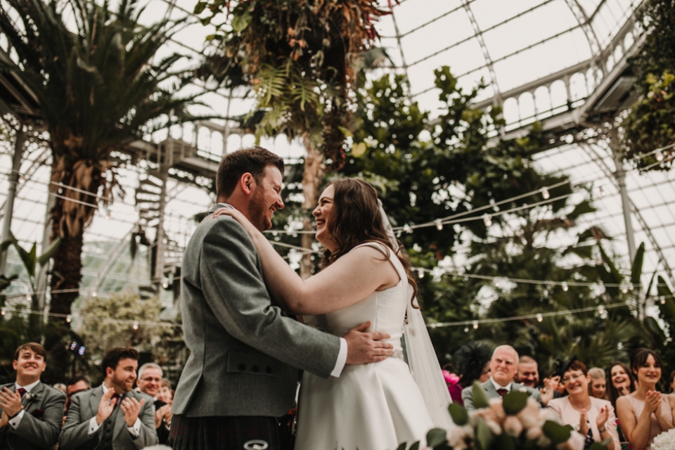 first kiss liverpool botanical wedding