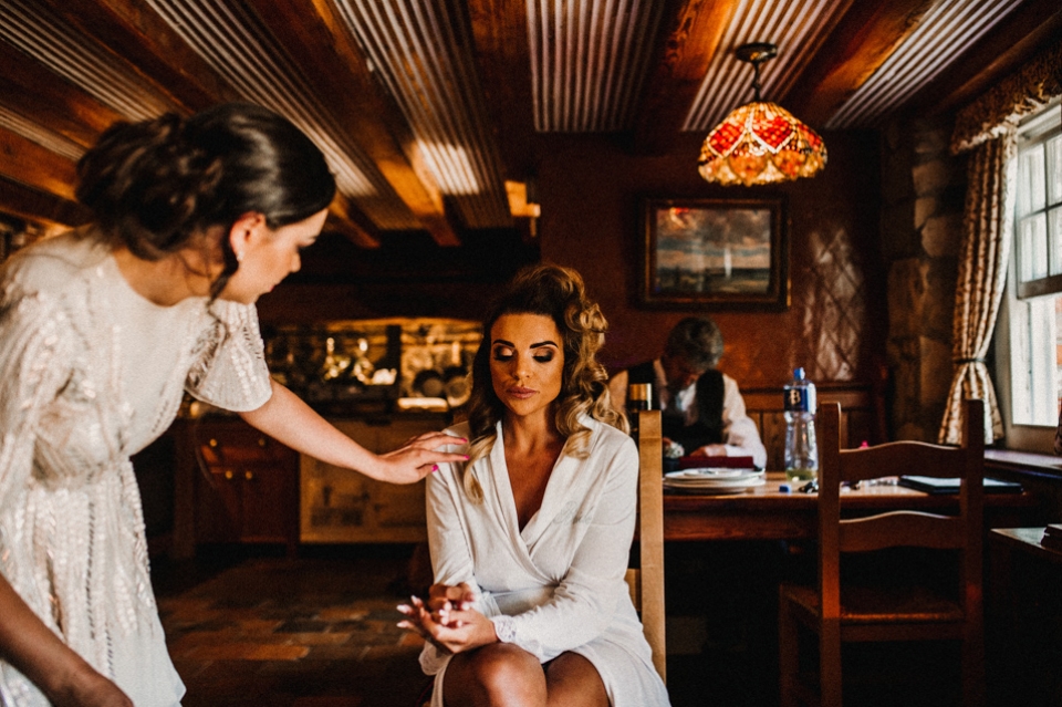 makeupartist checking brides makeup