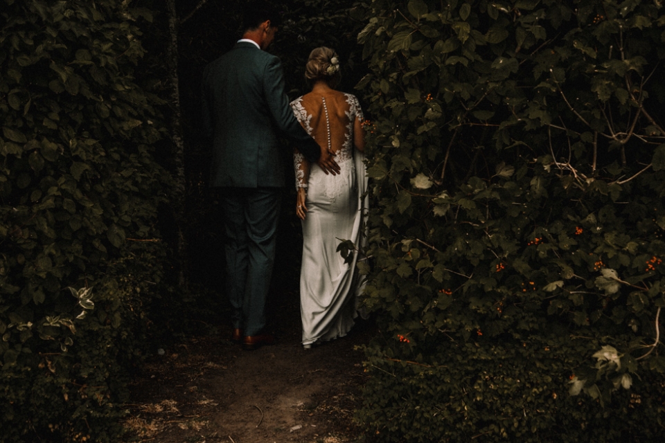 natural documentary bridal portraits in manchester barn wedding