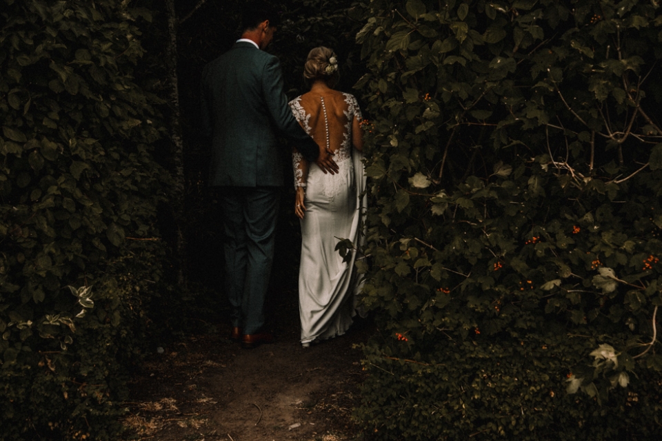 natural documentary bridal portraits in manchester barn wedding