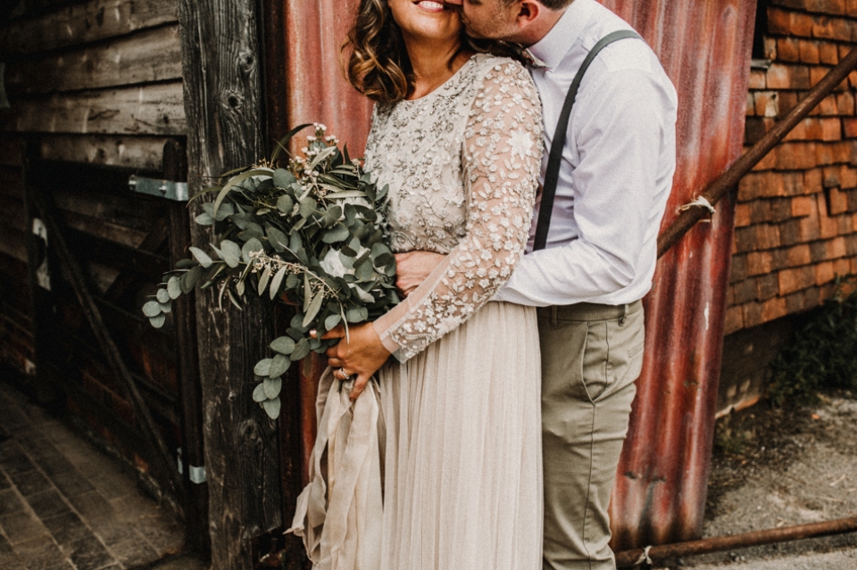 barn wedding rock my wedding feature