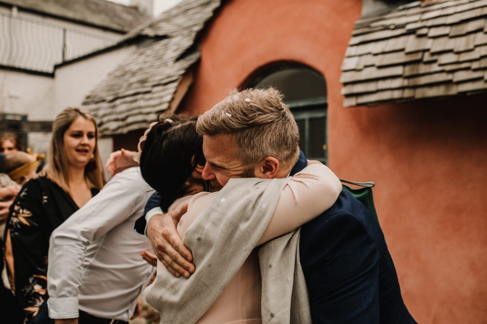 groom and sister enjoying a cuddle on wedding day