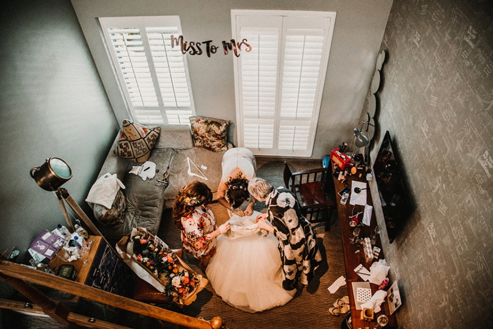 bride and bridesmaids getting ready