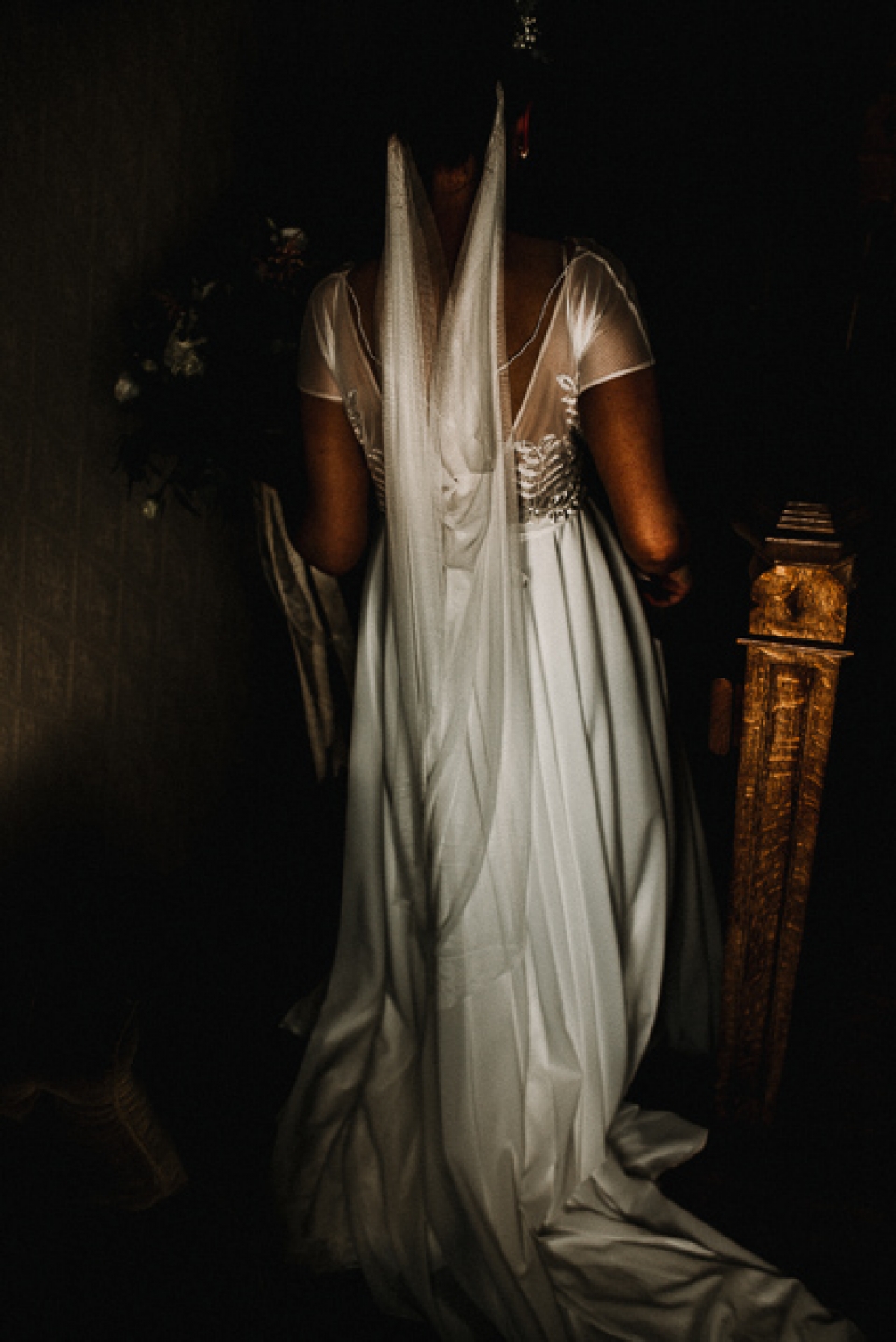 bride walking down the stairs to the wedding car