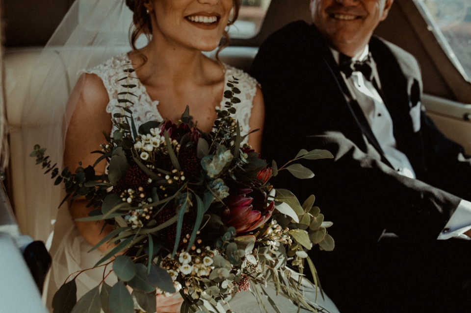 bride and father of bride arriving in the wedding car to the church