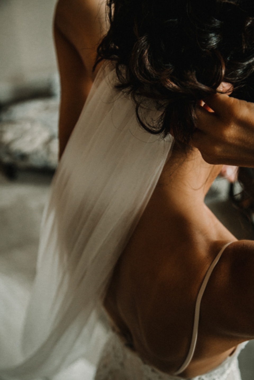 bride pinning her veil in her hair