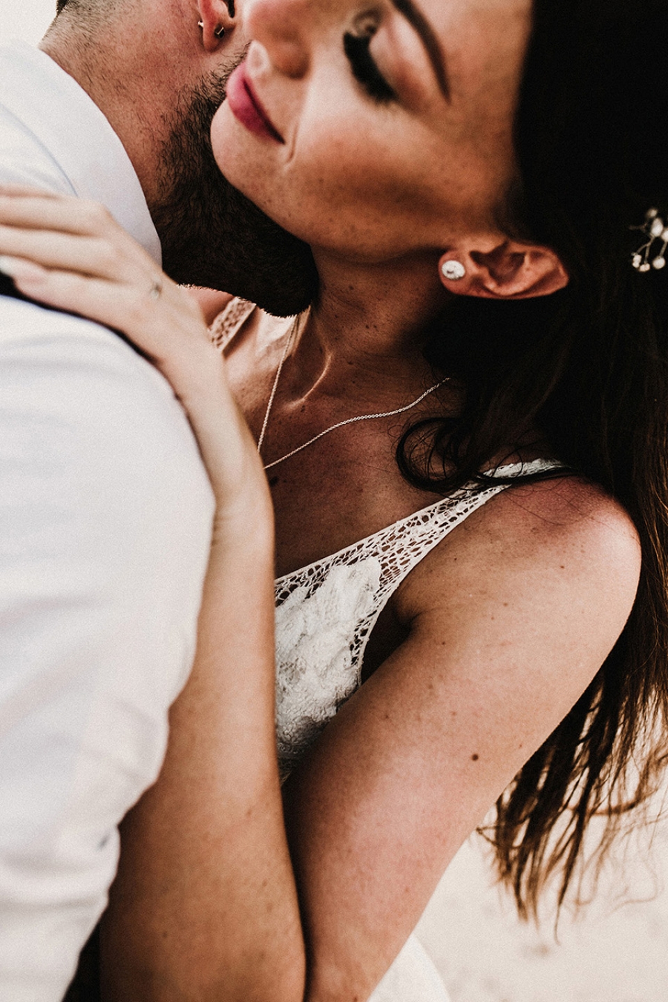 free lensing photograph of bride and groom.