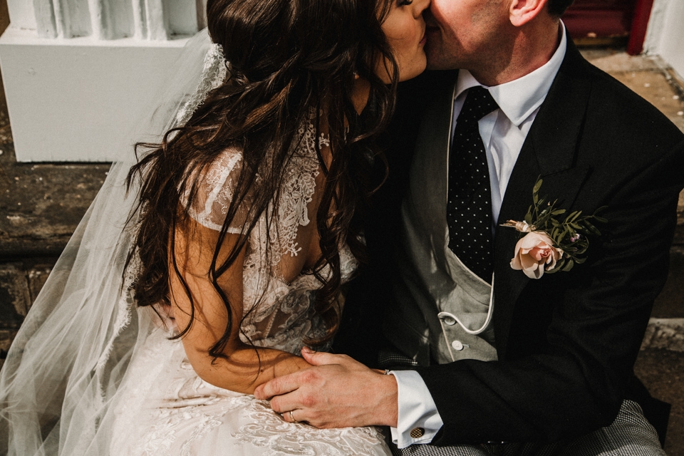 kissing and cuddling on the steps at yorkersgate