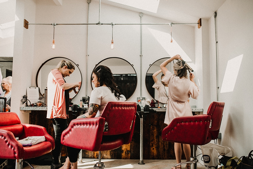 bridesmaids getting ready 